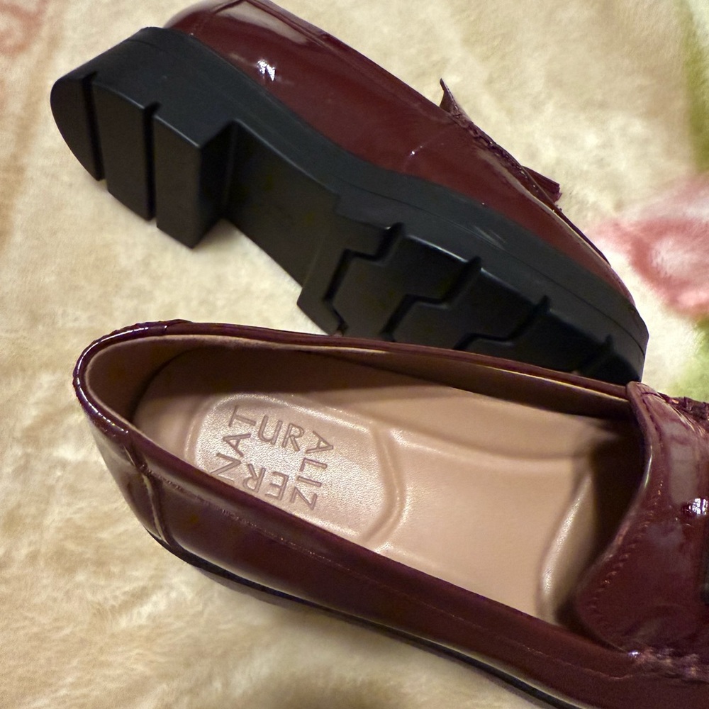 Naturalizer size 8.5 Women's Burgundy Loafers with Tassels - Picture 3 of 6